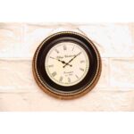 Classy-Wooden-Antique-Clock-with-Artistic-Engravings.jpg