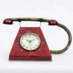 Metal-Retro-Phone-Decor-To-Enhance-Home-Office-Table-Decor1.jpg
