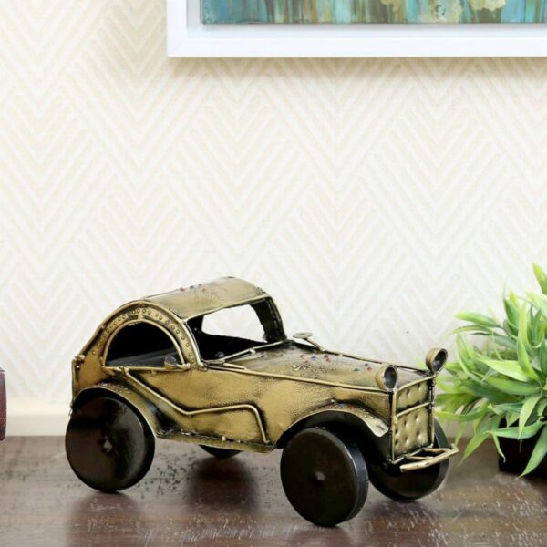 Metallic-Antique-Car-Table-Decor.jpg