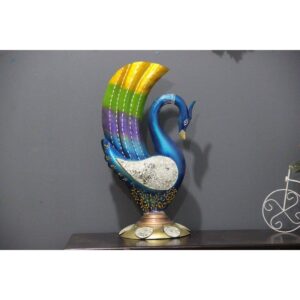 Peacock-Table-Decor.jpg